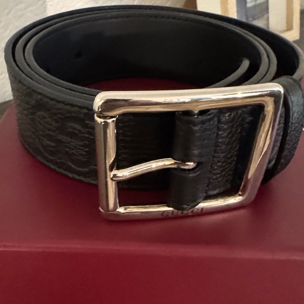 Gucci Black Leather Belt with Silver Buckle